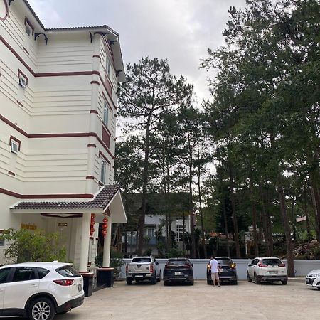 Hotel Khach San Hung Viet Kon Tum Esterno foto