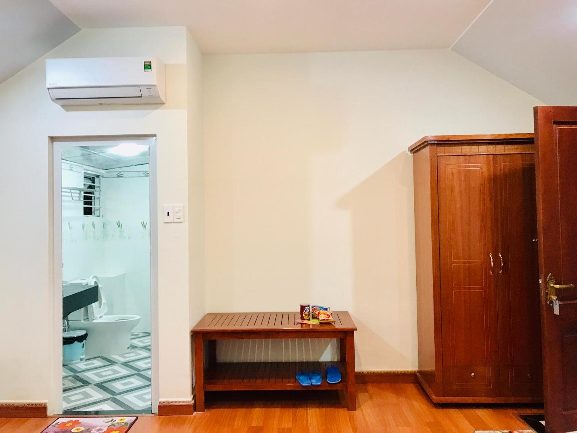 Hotel Khach San Hung Viet Kon Tum Esterno foto