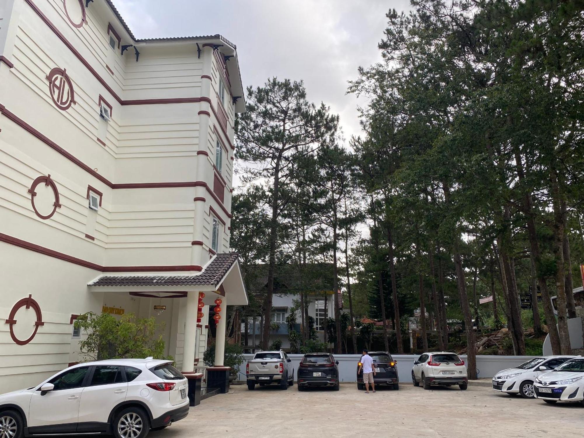 Hotel Khach San Hung Viet Kon Tum Esterno foto